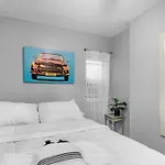 Modern 2Br 10 Mins To Metro