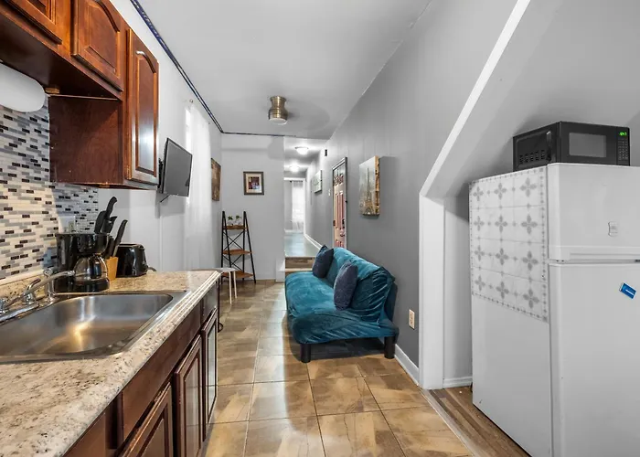 Modern 2Br 10 Mins To Metro