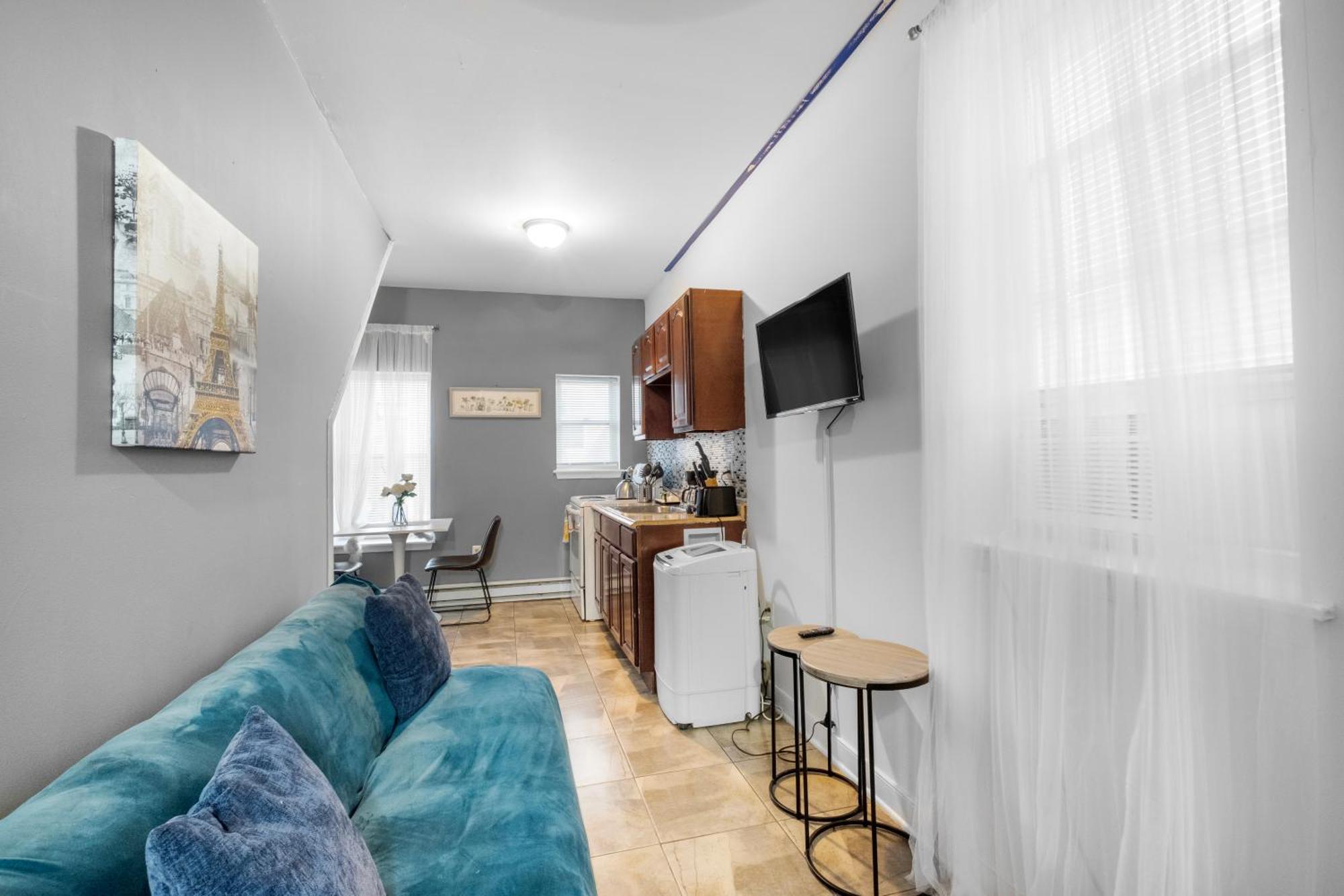 Modern 2br 10 Mins To Metro Apartment