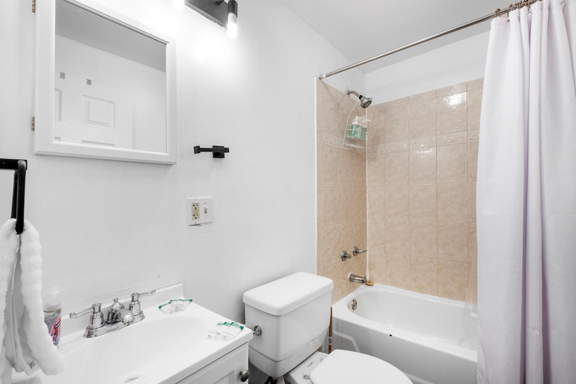 Modern 2br 10 Mins To Metro Apartment